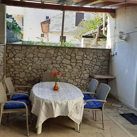 Charming Vanja With Style Apartment